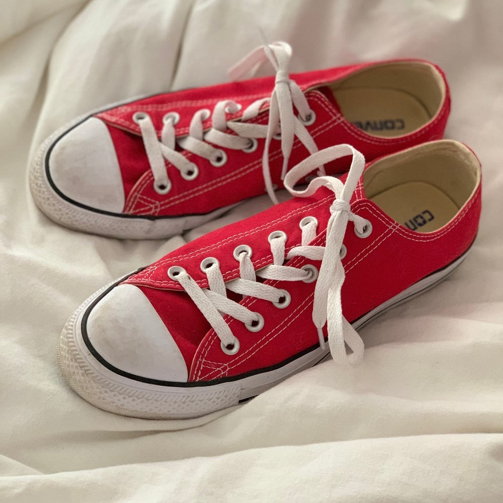 converse chuck taylor red low top